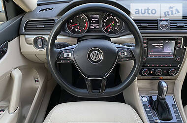 Седан Volkswagen Passat 2016 в Киеве