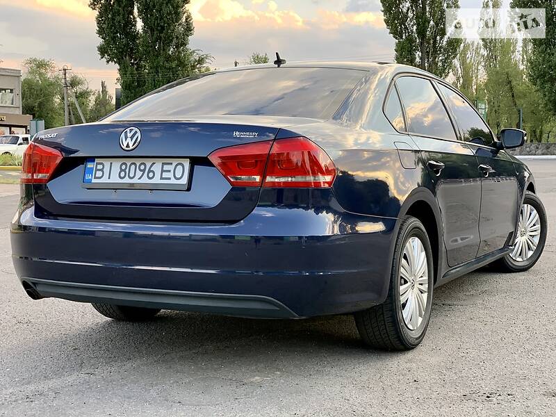 Седан Volkswagen Passat 2013 в Горішніх Плавнях