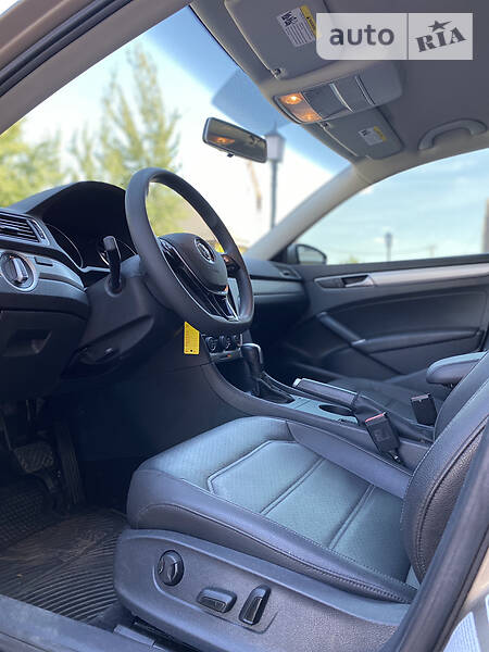 Седан Volkswagen Passat 2016 в Києві