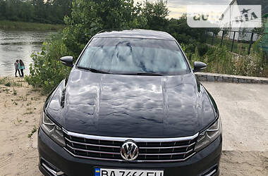 Седан Volkswagen Passat 2016 в Кропивницком