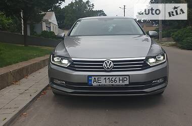 Седан Volkswagen Passat 2015 в Днепре