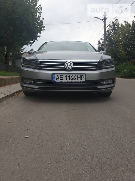 Седан Volkswagen Passat 2015 в Дніпрі