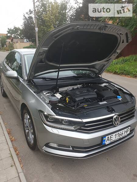Седан Volkswagen Passat 2015 в Дніпрі