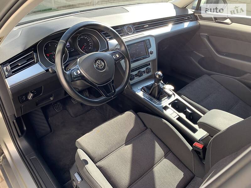Універсал Volkswagen Passat 2015 в Луцьку
