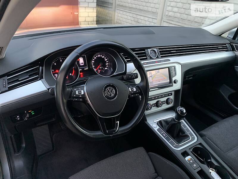 Універсал Volkswagen Passat 2015 в Луцьку