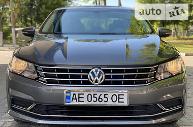 Седан Volkswagen Passat 2015 в 