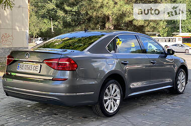 Седан Volkswagen Passat 2015 в 