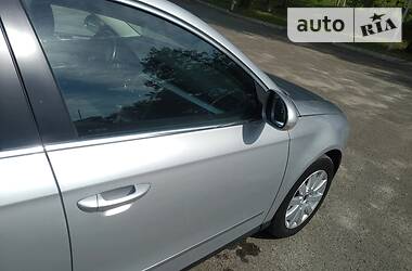 Універсал Volkswagen Passat 2010 в 