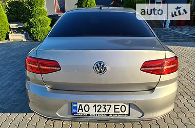 Седан Volkswagen Passat 2015 в Мукачево