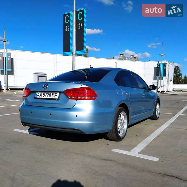 Седан Volkswagen Passat 2012 в Києві