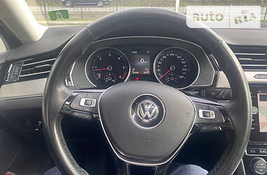 Универсал Volkswagen Passat 2017 в Львове