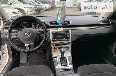 Седан Volkswagen Passat 2013 в Киеве