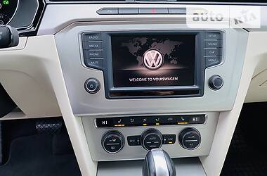 Седан Volkswagen Passat 2016 в Мукачевому