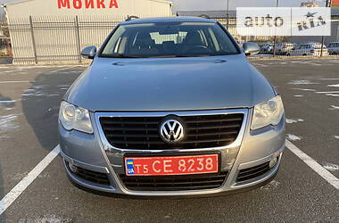 Универсал Volkswagen Passat 2010 в Киеве