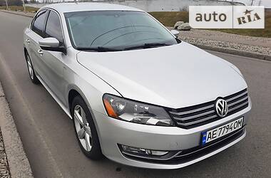 Седан Volkswagen Passat 2013 в Днепре