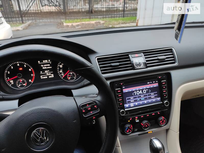 Седан Volkswagen Passat 2013 в Киеве