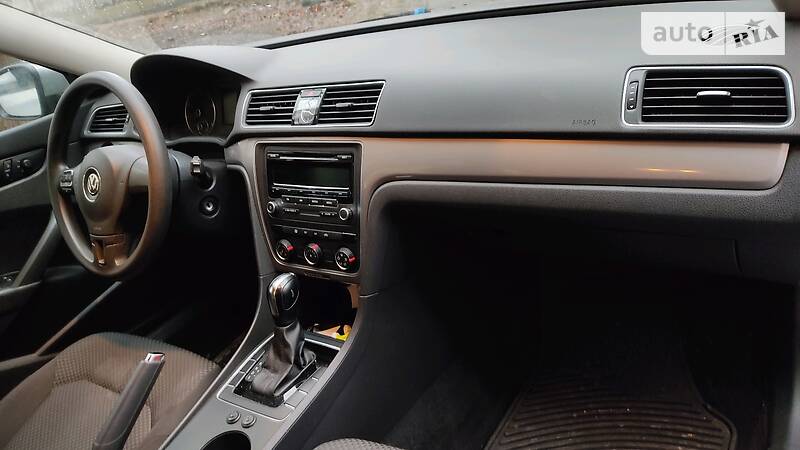 Седан Volkswagen Passat 2012 в Києві