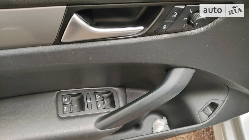 Седан Volkswagen Passat 2012 в Києві