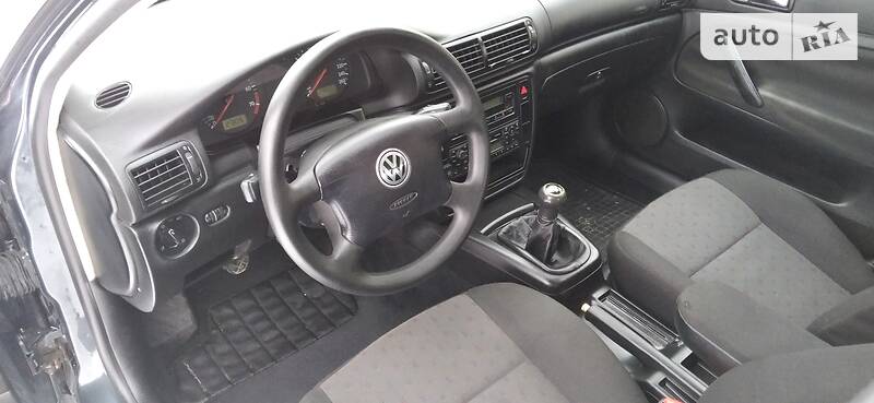 Седан Volkswagen Passat 2000 в Городке