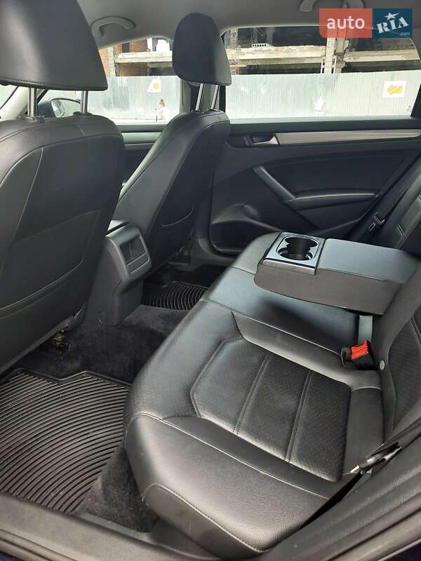 Седан Volkswagen Passat 2014 в Ивано-Франковске