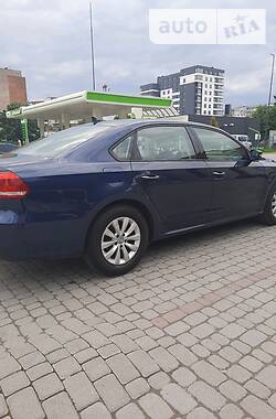 Седан Volkswagen Passat 2014 в Івано-Франківську