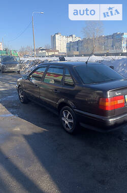 Седан Volkswagen Passat 1995 в Киеве