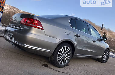 Седан Volkswagen Passat 2012 в Воловце