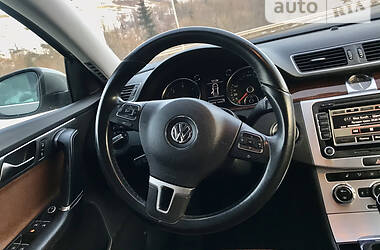Седан Volkswagen Passat 2012 в Воловце