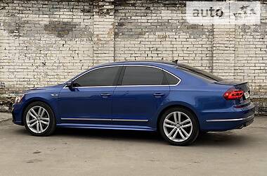 Седан Volkswagen Passat 2016 в Киеве