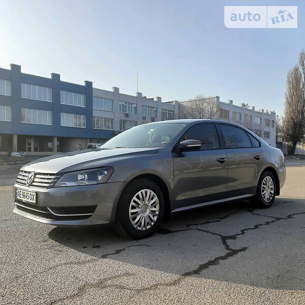 Седан Volkswagen Passat 2014 в Днепре