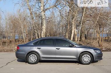 Седан Volkswagen Passat 2014 в Днепре