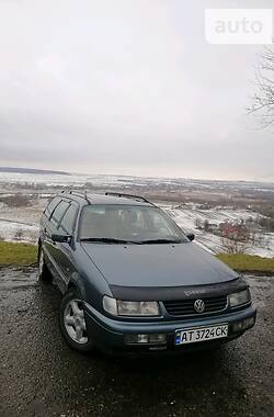 Універсал Volkswagen Passat 1994 в Галичі