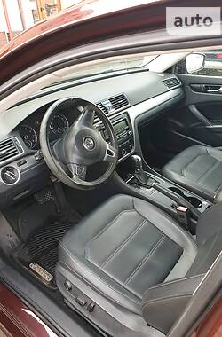 Седан Volkswagen Passat 2014 в Стрые