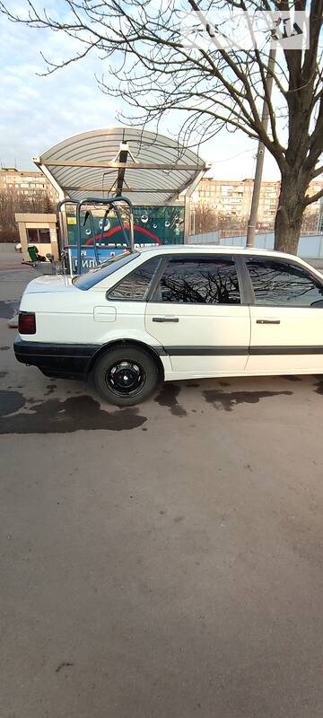 Седан Volkswagen Passat 1989 в Кривому Розі