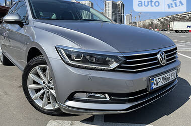 Седан Volkswagen Passat 2018 в Киеве