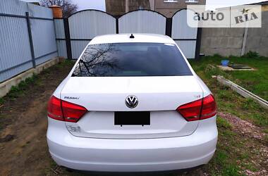 Седан Volkswagen Passat 2013 в Киеве