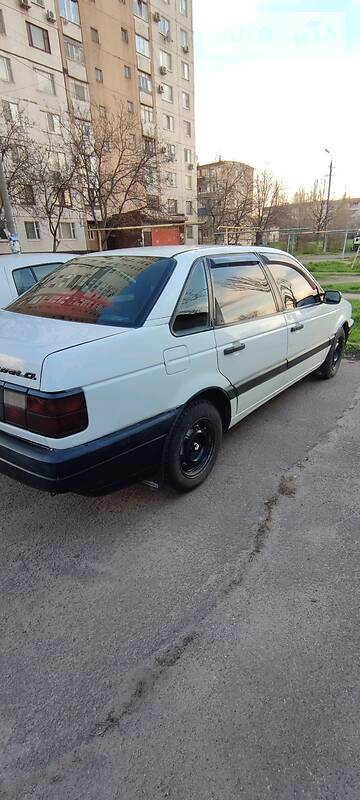Седан Volkswagen Passat 1989 в Кривому Розі