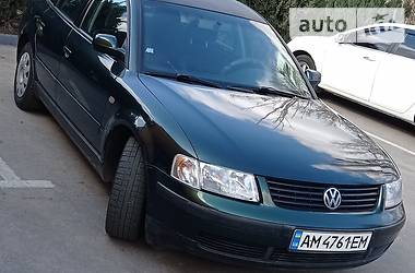 Седан Volkswagen Passat 1998 в Житомирі