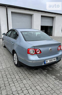 Седан Volkswagen Passat 2005 в Львове