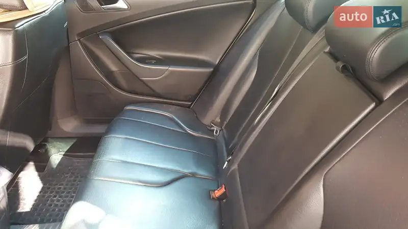 Універсал Volkswagen Passat 2010 в 