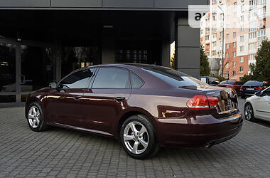 Седан Volkswagen Passat 2012 в Львові