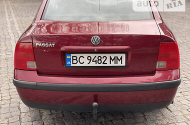 Седан Volkswagen Passat 1997 в Самборе