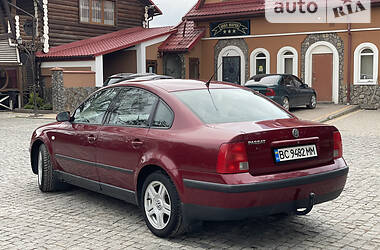 Седан Volkswagen Passat 1997 в Самборе