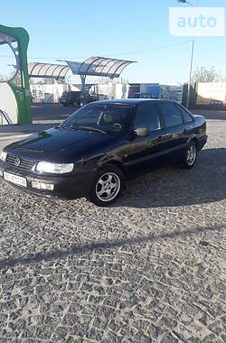 Седан Volkswagen Passat 1996 в Золочеве