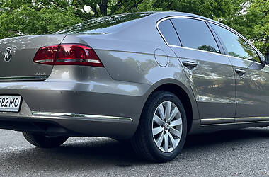 Седан Volkswagen Passat 2011 в Стрые