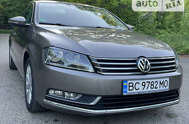 Седан Volkswagen Passat 2011 в Стрые