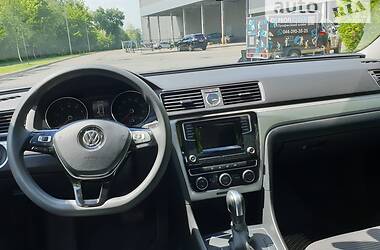 Седан Volkswagen Passat 2016 в Киеве