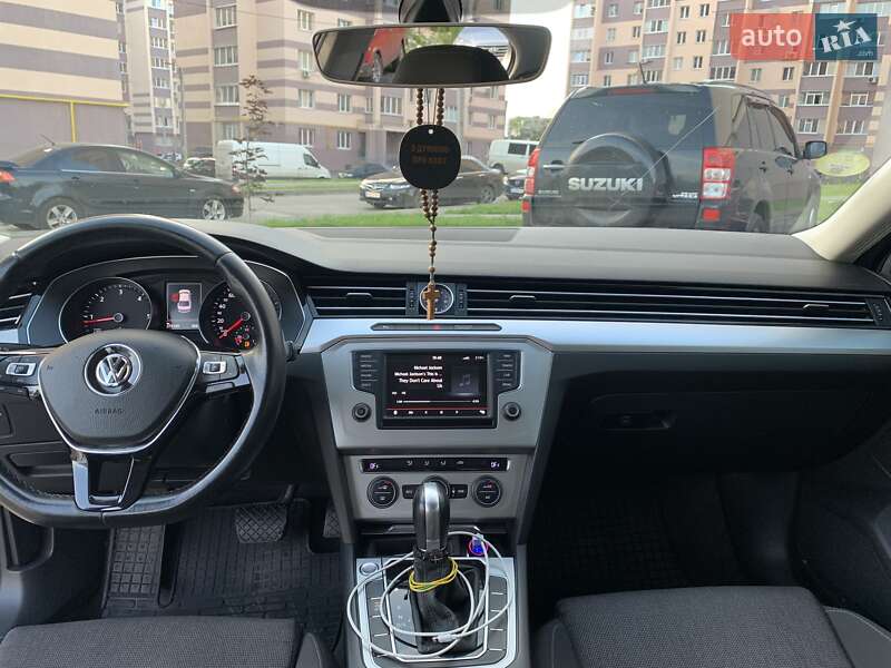 Седан Volkswagen Passat 2014 в Харкові