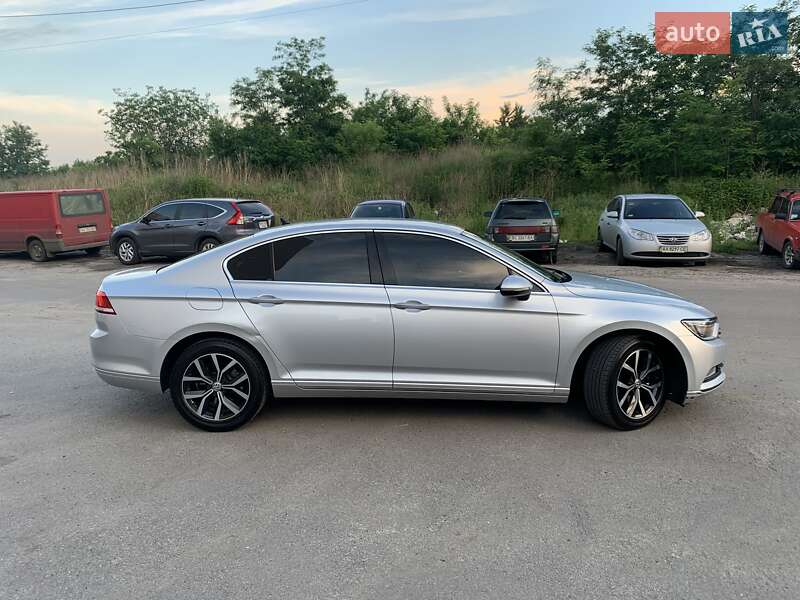 Седан Volkswagen Passat 2014 в Харкові