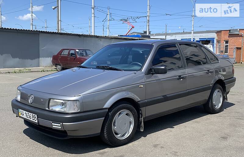 Седан Volkswagen Passat 1992 в Киеве